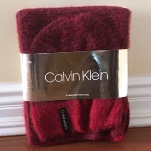 NWOT Calvin Klein Women’s Winter Hat & Loop Scarf Set
